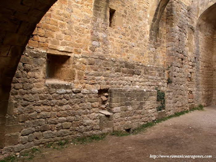 INTERIOR DEL MURO NORTE. PABELLONES MONÁSTICOS